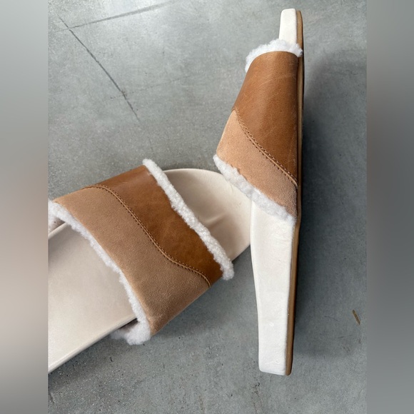 Olukai Hō‘ala Slide Shearling Sandal - Picture 11 of 13